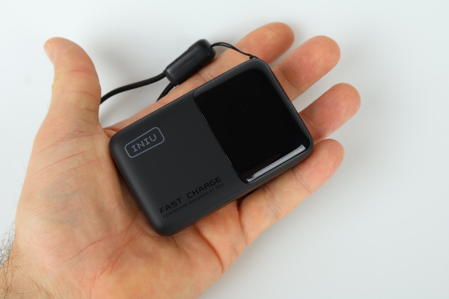 Potencia extrema en miniatura: Cómo la INIU P50 carga tu celular a 45W reales y protege tus dispositivos