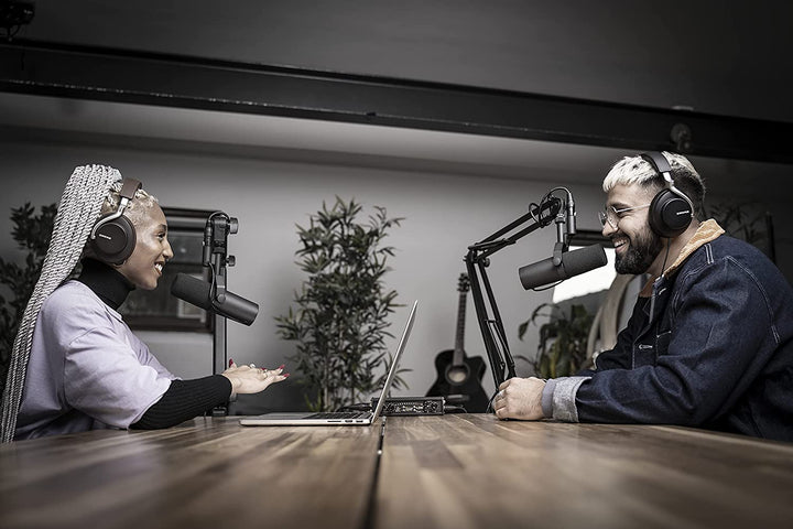 Shure SM7B Microphone - Vocal Dynamic Studio Mic for Broadcast, Podcast, Recording, Gaming & Streaming, XLR, Rugged Construction, Detachable Windscreen, Smooth Sound, Warm Vocals, Wide-Range Frequency